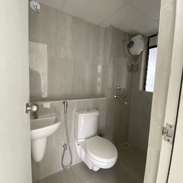 Bathroom, runwal-gardens-phase-i 2 Bedroom 622 Sq.Ft. Apartment In Kalyan Shilphata Road Thane 8927976