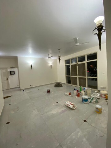 Room in 4 BHK Apartment at Eldeco Ananda, Sector 48 – for Rent