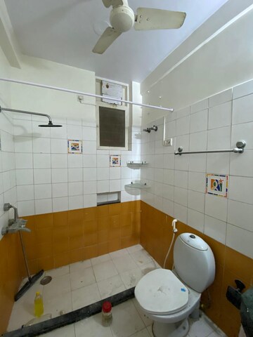 Bathroom in 4 BHK Apartment at Eldeco Ananda, Sector 48 – for Rent