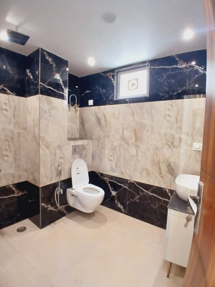 Attached Bathroom, palam 2 Bedroom 700 Sq.Ft. Apartment In Palam Delhi 8927957