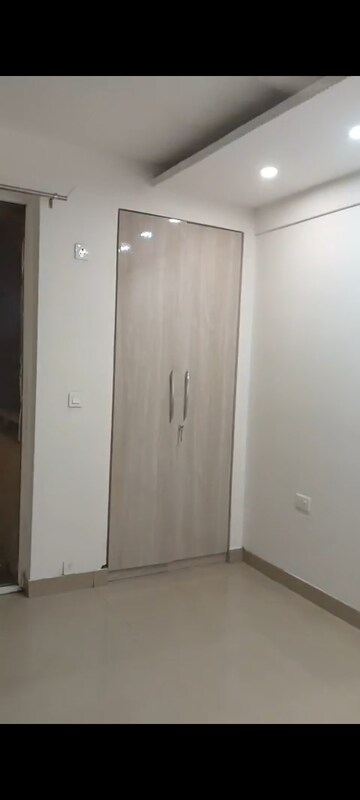Building Lobby in 3 BHK Apartment at Ansal Estella, Sector 103 – for Rent