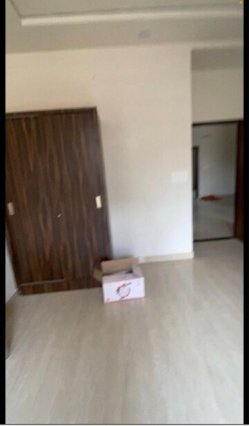 Room in 6 BHK Independent House at Narayan Vihar – for Rent
