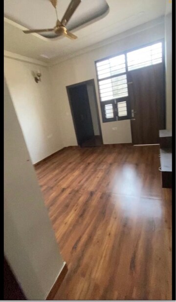 Room in 6 BHK Independent House at Narayan Vihar – for Rent