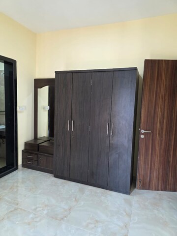 Room in 3.5 BHK Apartment at Runwal Greens, Mulund West – for Sale