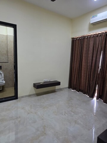 Room in 3.5 BHK Apartment at Runwal Greens, Mulund West – for Sale