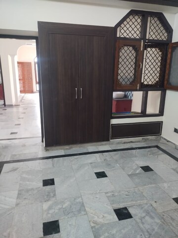 Room in 3 BHK Independent House at Gomti Nagar – for Rent