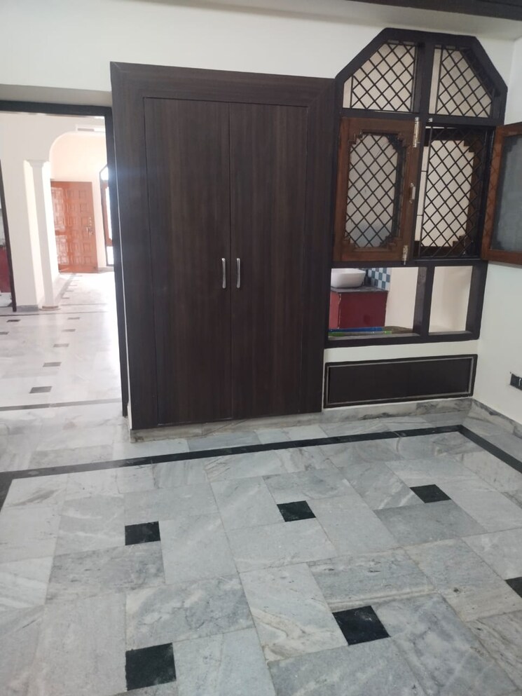 Room, gomti nagar 3 Bedroom 2350 Sq.Ft. Independent House In Gomti Nagar Lucknow 8928010