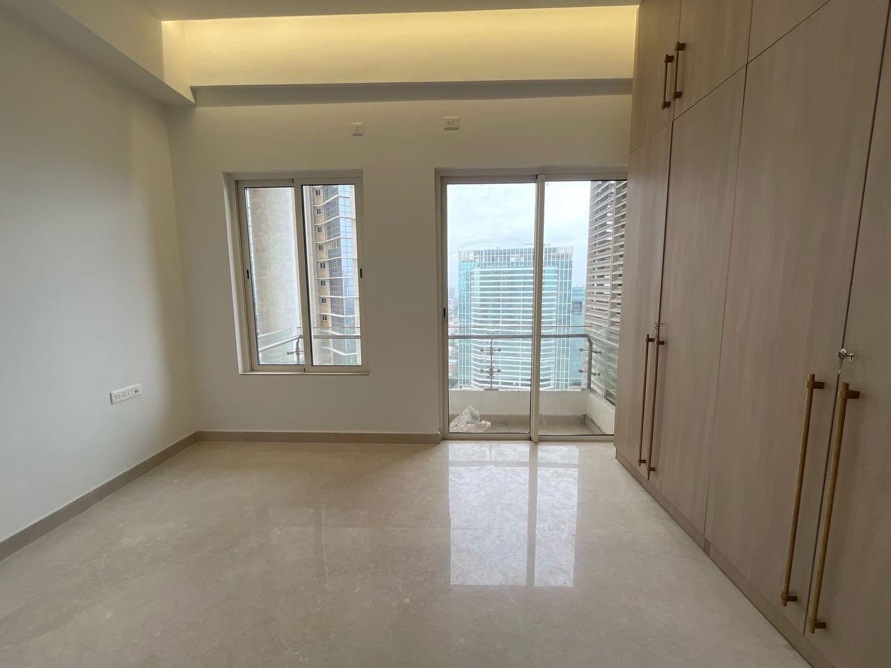 3 BHK + Servant Room Apartment For Rent in Indiabulls Sky Forest