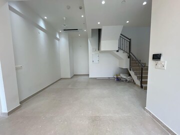 Room in 3 BHK Apartment at Indiabulls Sky Forest, Lower Parel – for Rent