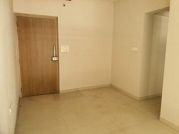 Room in 2 BHK Apartment at Sugee Atharva, Prabhadevi – for Rent