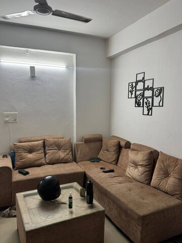Living Room in 4 BHK Builder Floor at DLF Building 10, Dlf Phase ii – for Rent