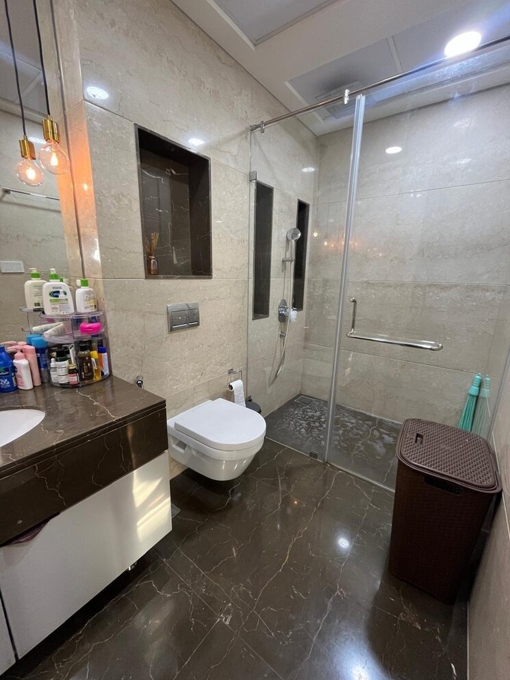 Attached Bathroom, lokhandwala-minerva-mahalaxmi 3 Bedroom 2000 Sq.Ft. Apartment In Mahalaxmi Mumbai 8928099