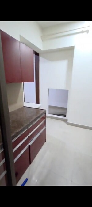 Room in 3 BHK Apartment at Hiranandani Meadows, Manpada – for Sale