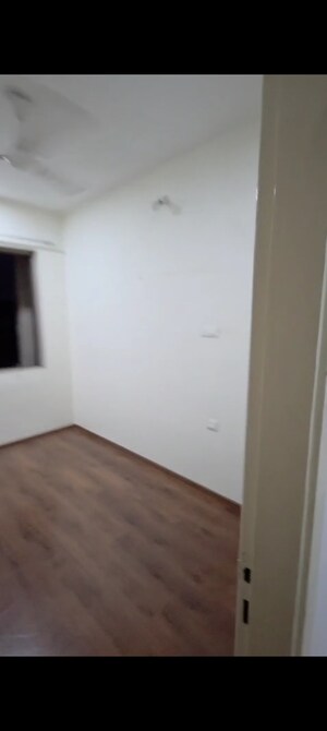 Room in 3 BHK Apartment at Hiranandani Meadows, Manpada – for Sale