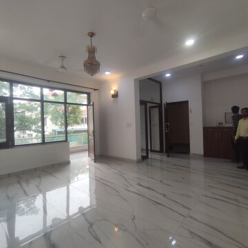 Balcony in 3 BHK Builder Floor at Eros Rosewood City, Sector 49 – for Rent
