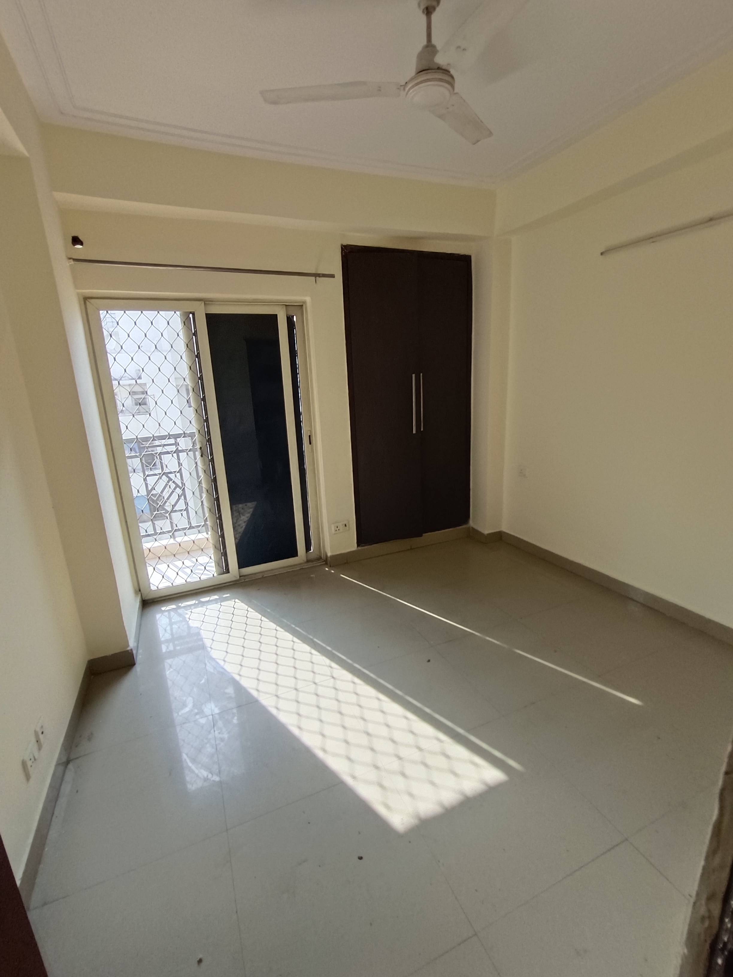 2 BHK + Study Room Apartment For Rent in Jm Orchid