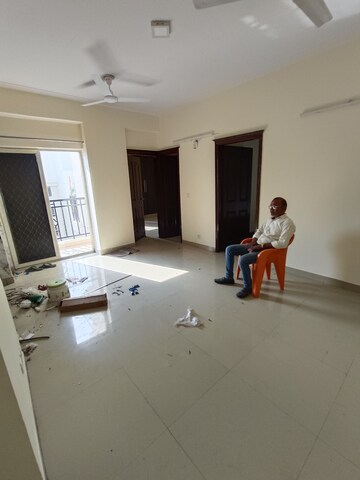 Room in 2 BHK Apartment at Jm Orchid, Sector 76 – for Rent