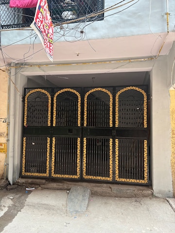 Parking in 2 BHK Builder Floor at Jawahar Park – for Sale