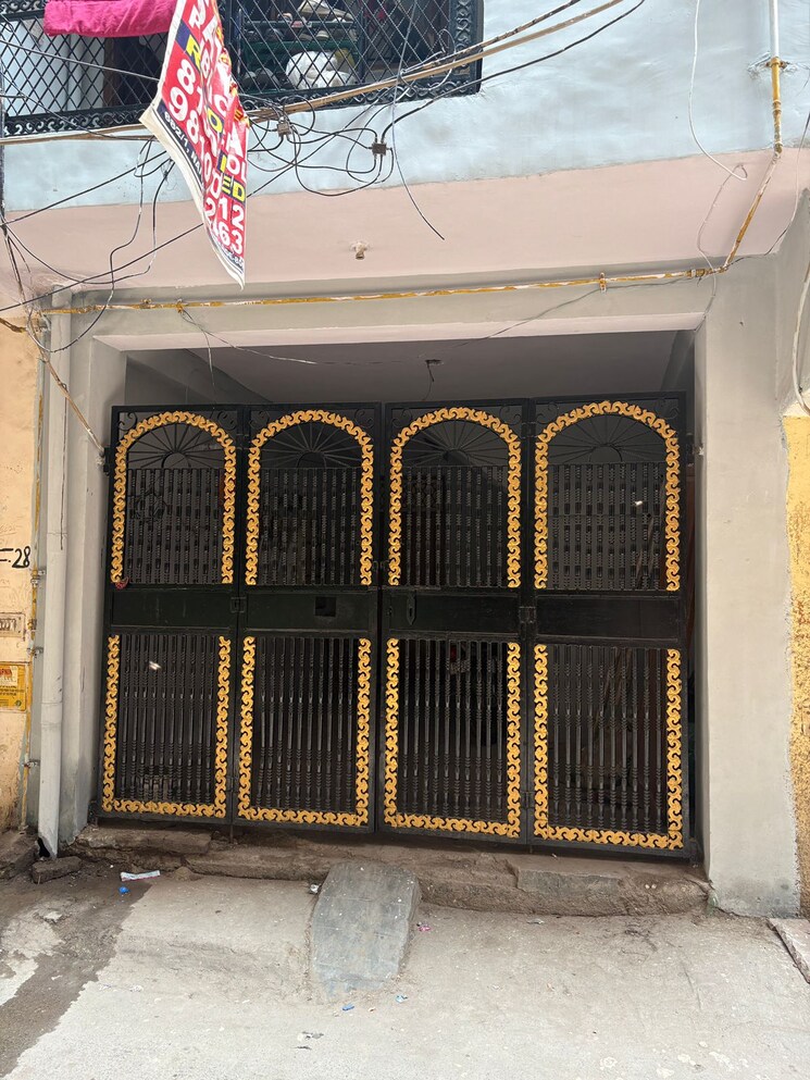  Parking, jawahar park 2 Bedroom 650 Sq.Ft. Builder Floor In Jawahar Park Delhi 8928175