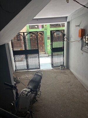 Parking in 2 BHK Builder Floor at Jawahar Park – for Sale