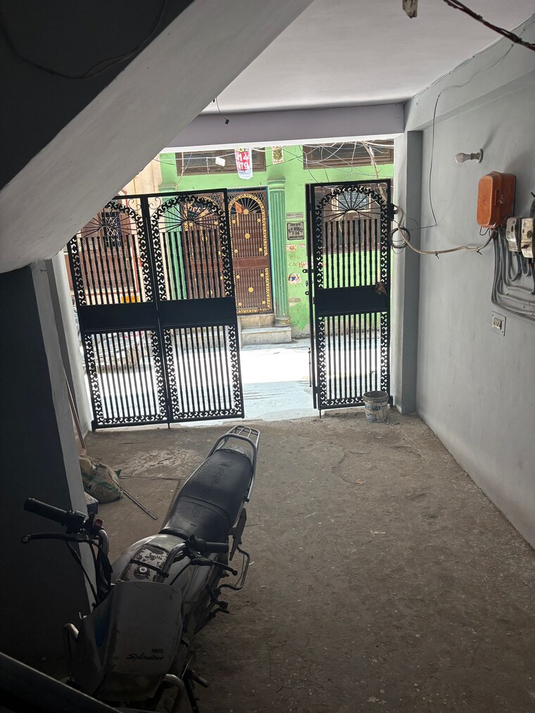  Parking, jawahar park 2 Bedroom 650 Sq.Ft. Builder Floor In Jawahar Park Delhi 8928175