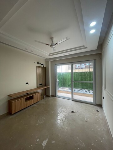 Room in 4 BHK Builder Floor at Sushant Lok Iii – for Rent