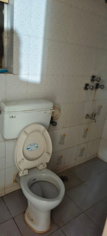 Master Bedroom in 3 BHK Apartment at Halasuru – for Rent