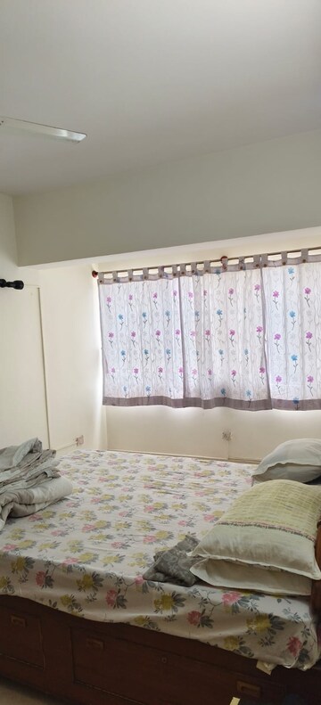 Bedroom in 3 BHK Apartment at Halasuru – for Rent