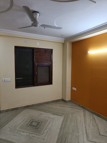 Room in 2 BHK Builder Floor at Sector 51 – for Rent