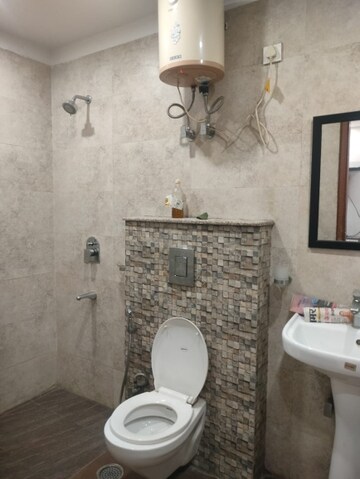 Bathroom in 3.5 BHK Builder Floor at Milestone 32nd Avenue, Sector 15 – for Rent