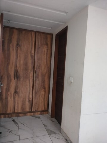 Room in 3.5 BHK Builder Floor at Milestone 32nd Avenue, Sector 15 – for Rent
