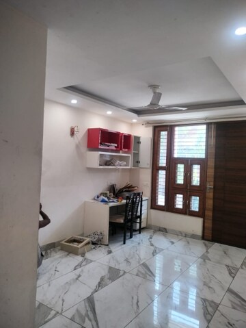 Living Room in 3.5 BHK Builder Floor at Milestone 32nd Avenue, Sector 15 – for Rent