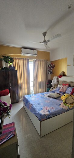 2 BHK Apartment For Sale in Gurukrupa Marina Enclave