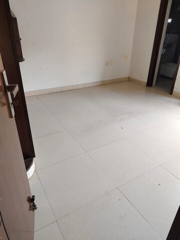 Room in 3 BHK Builder Floor at Sector 51 – for Rent