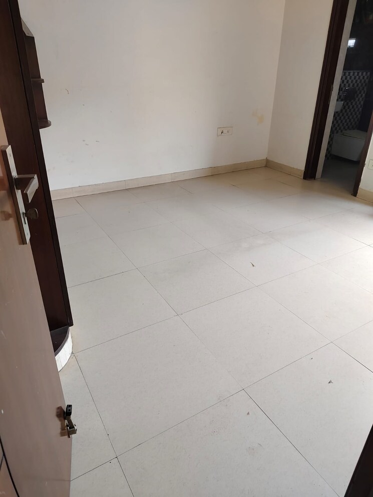 Room, sector 51 3 Bedroom 3200 Sq.Ft. Builder Floor In Sector 51 Gurgaon 8928247