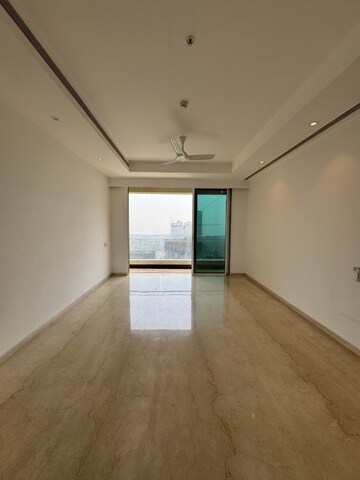 Room in 3 BHK Apartment at K Raheja Vivarea, Mahalaxmi – for Rent