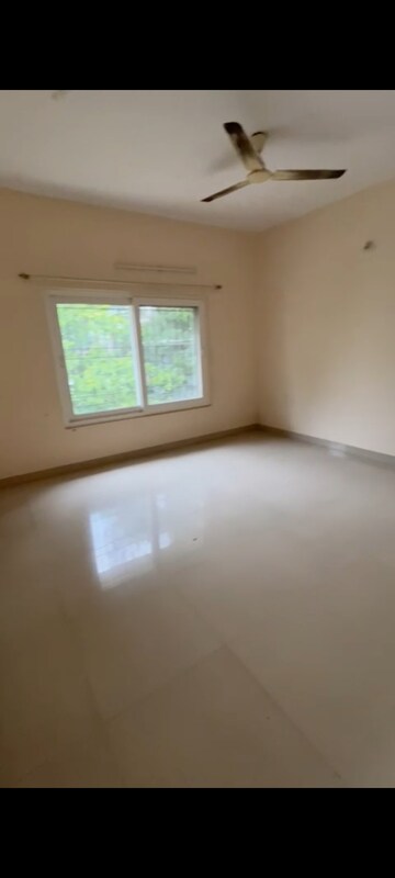 Room in 2 BHK Apartment at Halasuru – for Rent