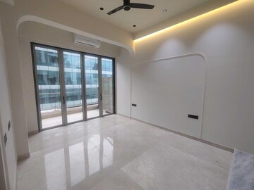 Room in 3 BHK Apartment at Indiabulls Sky Forest, Lower Parel – for Rent