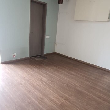Room in 3 BHK Apartment at Emaar Palm Select, Sector 77 – for Rent