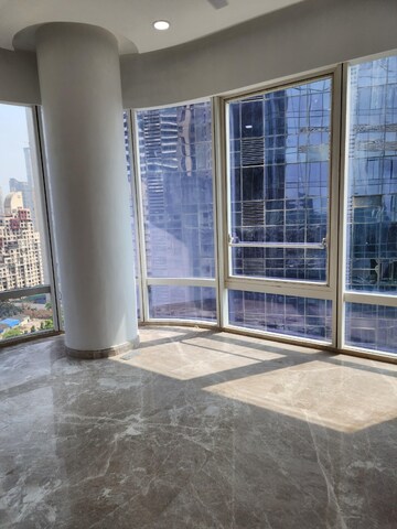 Room in 3 BHK Apartment at Indiabulls Blu, Worli – for Rent
