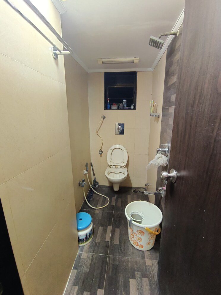 Bathroom, usha-sadan-apartment 1.5 Bedroom 600 Sq.Ft. Apartment In Colaba Mumbai 8928369