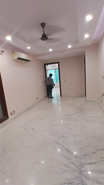 Room in 3 BHK Apartment at Boutique Residential Apartments C-253, Defence Colony – for Rent