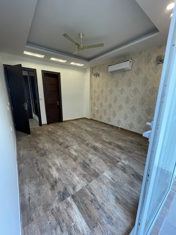 Room in 4 BHK Apartment at Aradhya Homes, Sector 67a – for Rent