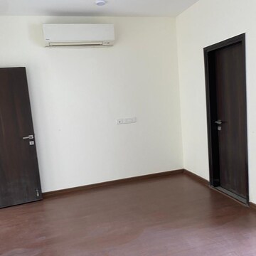 Room in 4 BHK Apartment at Tata Primanti-Executive Apartments, Dhani – for Rent