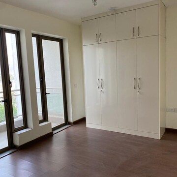 Room in 4 BHK Apartment at Tata Primanti-Executive Apartments, Dhani – for Rent