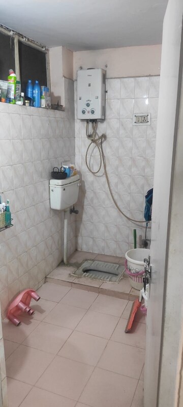 Bathroom in 3 BHK Builder Floor at Unitech South City II, Sector 50 – for Rent