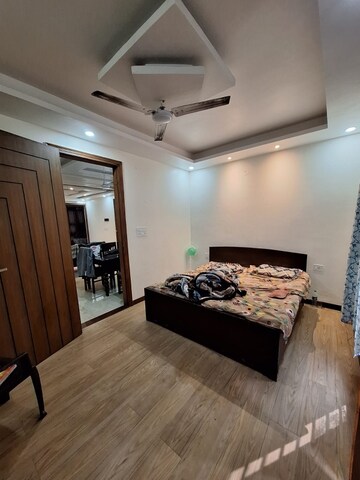Bedroom in 2.5 BHK Builder Floor at Unitech South City II, Sector 50 – for Rent