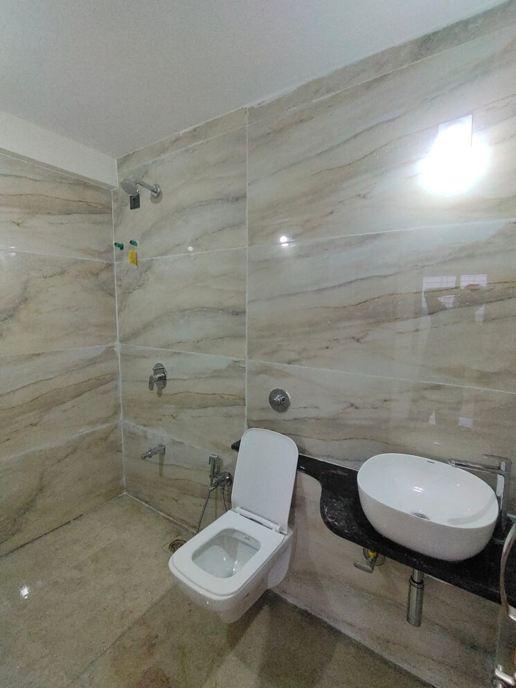 Bathroom, powai 2 Bedroom 930 Sq.Ft. Apartment In Powai Mumbai 8928433