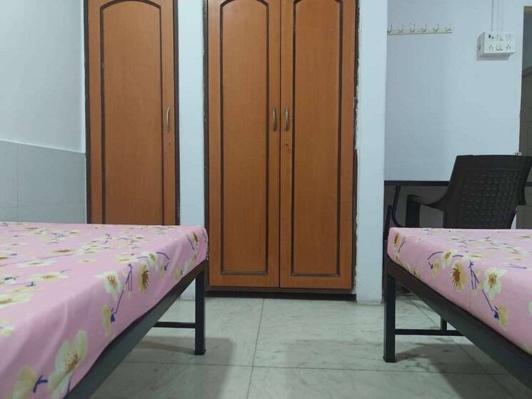 Room, thane west Pg For Boys & Girls In Thane West 8928449