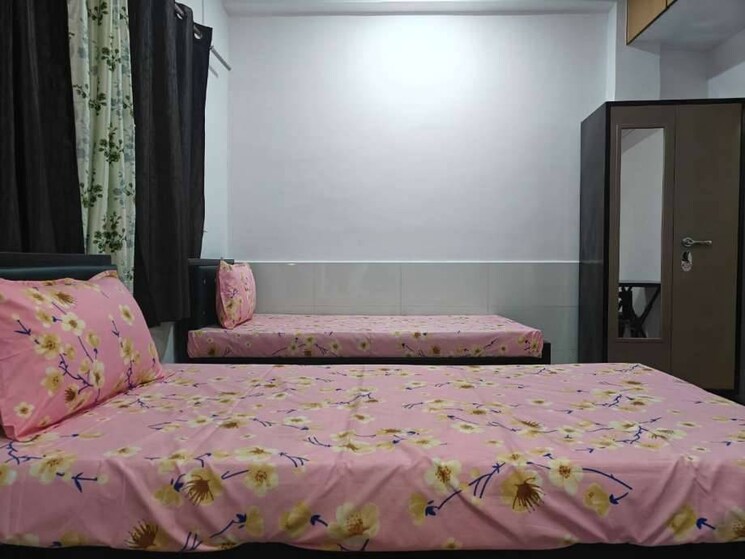 Room, thane west Pg For Boys & Girls In Thane West 8928449